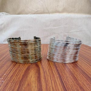 Drahtumwickeltes Armband, Armreif aus Gold und Silber, modernes verstellbares Armband