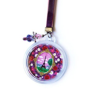 Paris souvenir pearl ribbon key ring image 2