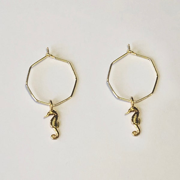 Boucles d'oreilles Créoles plaquées Or 24K pendentif Hippocampe