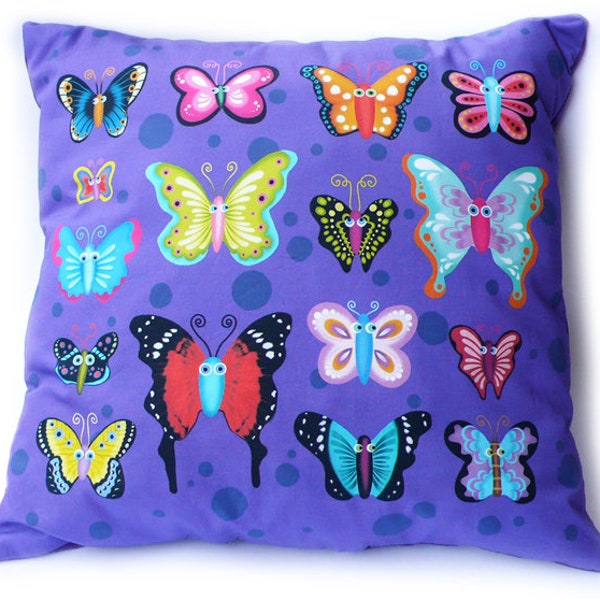 Petit coussin décoré Papillons violet fait main