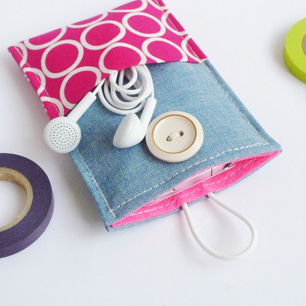 minimal pouch - circle on shocking pink - 2 extra pockets