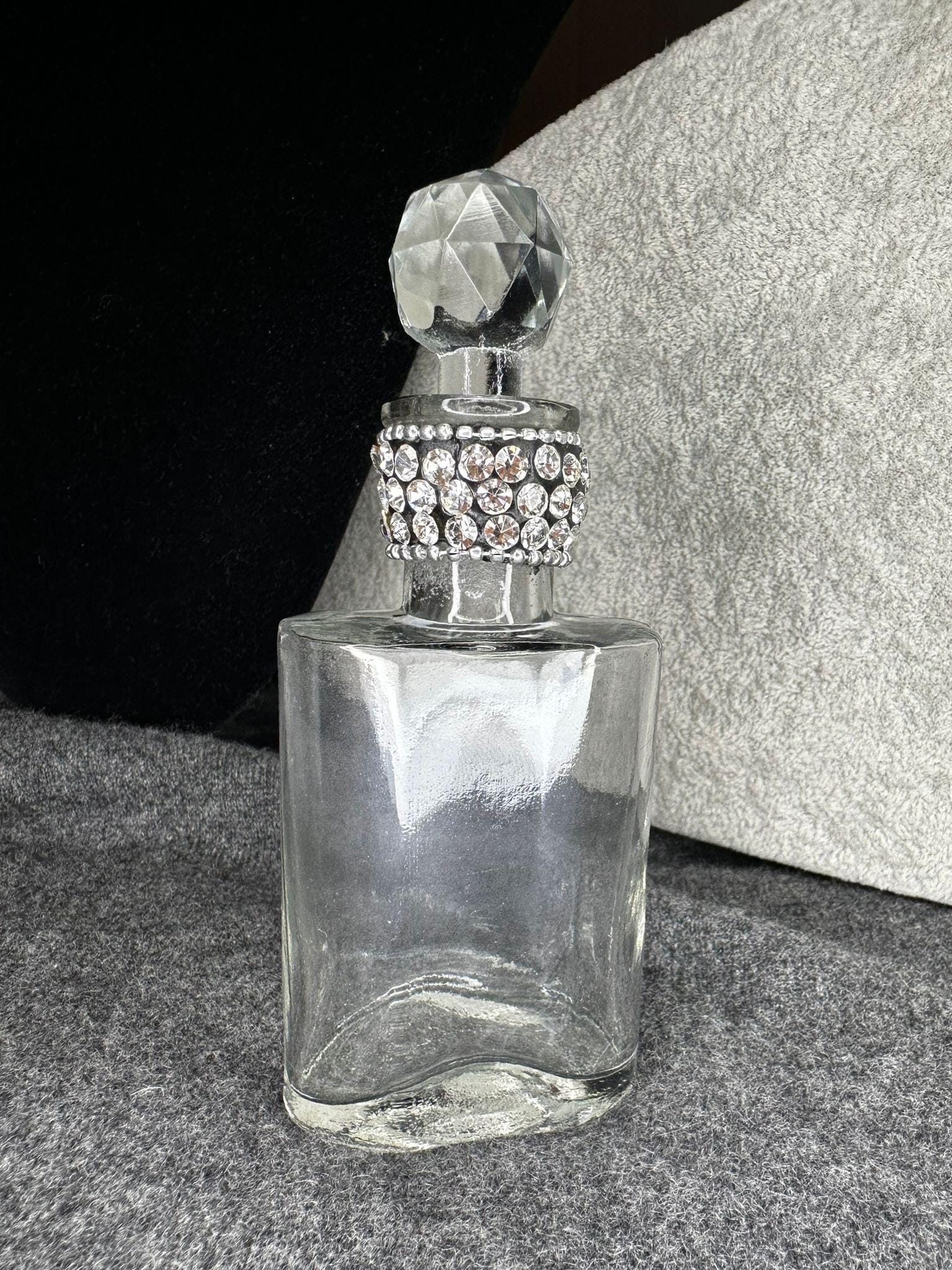 アールデコ調のヴィンテージクリスタル香水瓶（ラインストーン付き