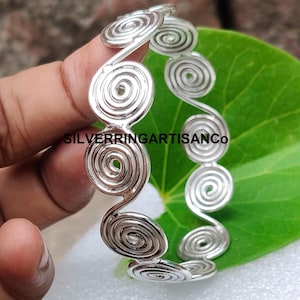 Solid Silver Spiral Bangle, Spiral cuff bracelet, cuff bracelet, Hammered bracelet, Spiral Dainty bracelet, Gift for her silver Boho Elegant