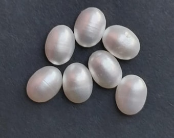 Natuurlijke zoetwaterparel ovale platte achterkant losse gekalibreerde cabochons edelsteen. 3 x 5 mm tot 10 x 14 mm.