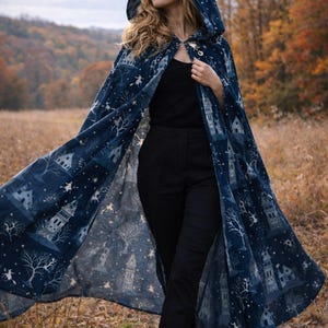 Mantello con cappuccio da villaggio infestato, costume da strega gotica, mantello lungo fino ai piedi, poliestere scuro da fiaba.