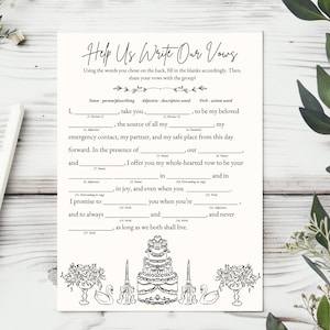 Puede incluir: Una plantilla de votos matrimoniales con espacios en blanco, con el texto "Help Us Write Our Vows". El dise&ntilde;o incluye ilustraciones florales y de pasteles. Un bol&iacute;grafo blanco descansa en la esquina superior izquierda. El texto es negro sobre fondo blanquecino.