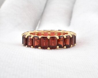 Anillo de eternidad completo con granate de talla esmeralda de 7,85 quilates, anillo de eternidad completo con granate natural, anillo de oro macizo de 14 quilates con piedra de nacimiento de enero para mamá.