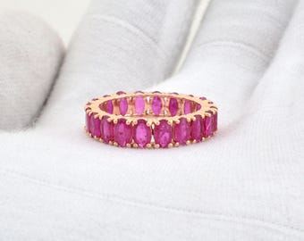 Anello dell'eternità con rubino, regalo di Natale in oro massiccio 14k per donna, anello dell'eternità completo con rubino rosso, anello con rubino impilabile per anello nuziale