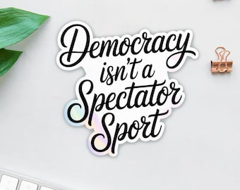 Democracy Is Not a Spectator Sport Aufkleber / Automagnet, Vinyl-Aufkleber für feministischen Widerstand, Geschenk für Aktivistin für soziale Gerechtigkeit