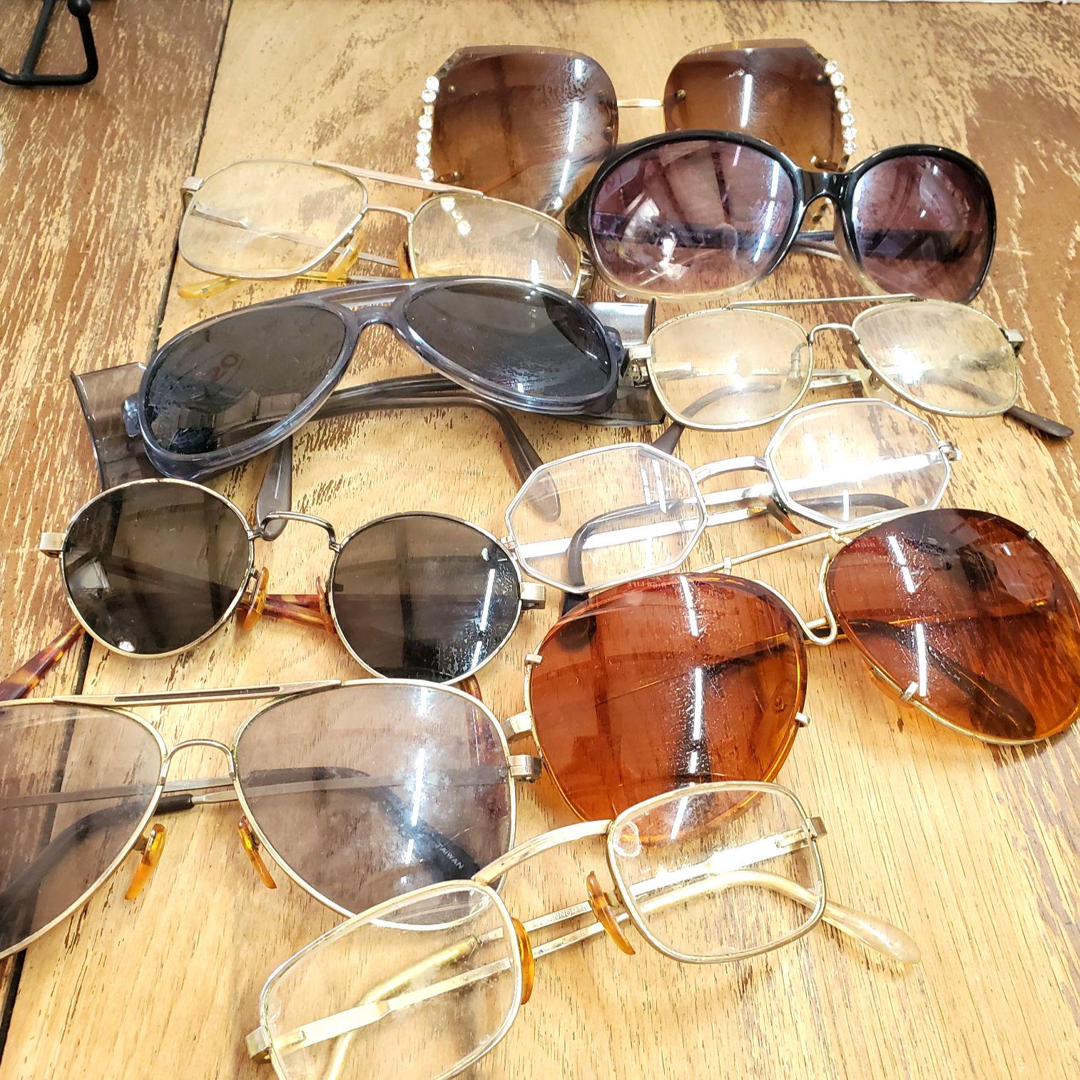 Lot Vintage Sunglasses - Etsy display picture 1