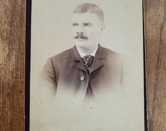 1891 Antique Cabinet Card Victorian Man Suit Moustache Slater MO Photograph