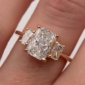 Three Stone Radiant Cut Moissanite Engagement Ring, 14K/18K Solid Gold, Radiant Side Stone, 4 CT Radiant Diamond Ring, 3 Stone Wedding Gift