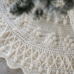 Crochet Pattern: Royal Christmas Tree Skirt textured, US Crochet terms, pdf Instant download