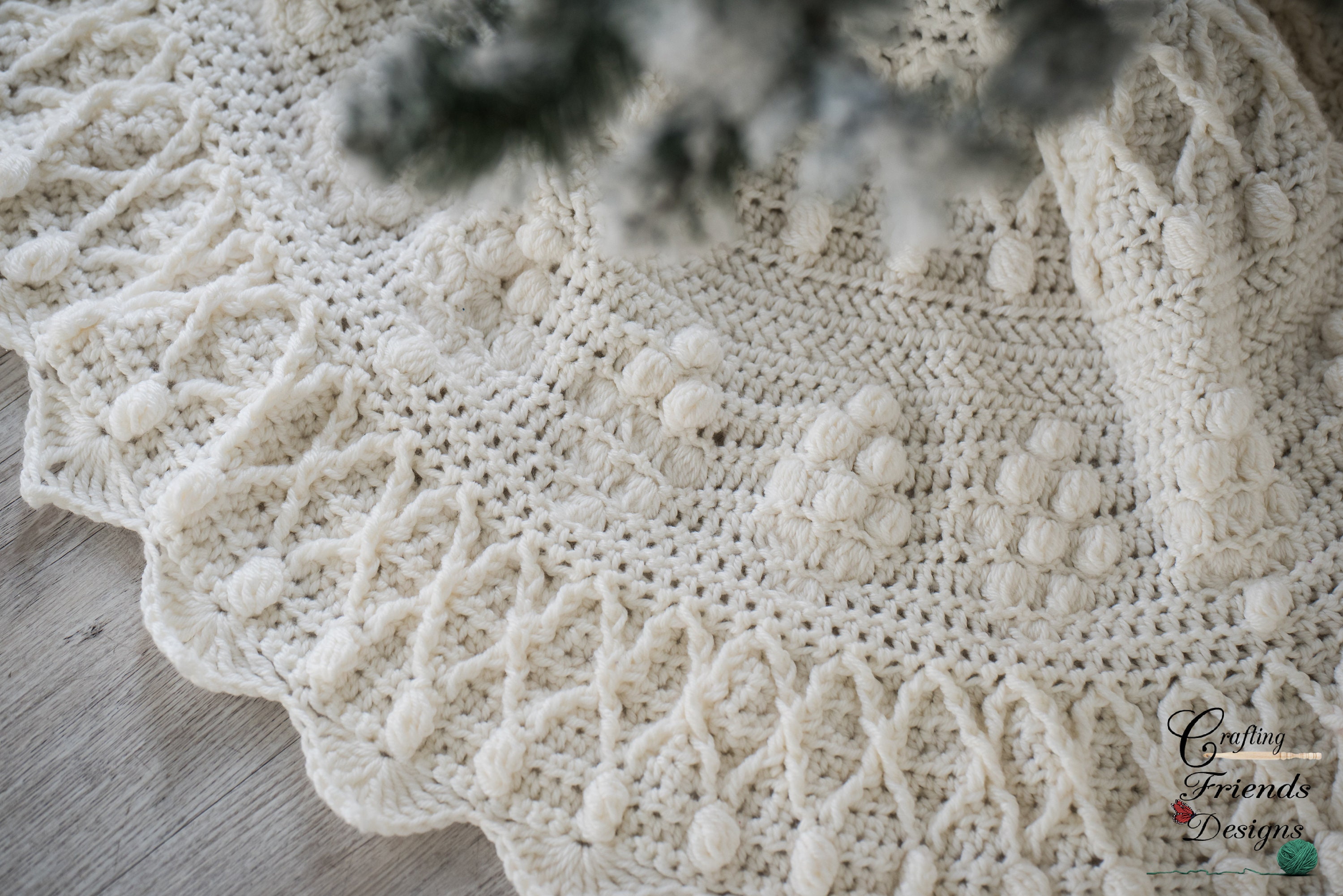 Crochet Pattern: Royal Christmas Tree Skirt textured, US Crochet terms, pdf Instant download
