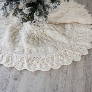 Crochet Pattern: Royal Christmas Tree Skirt textured, US Crochet terms,  pdf download, Holiday tree blanket