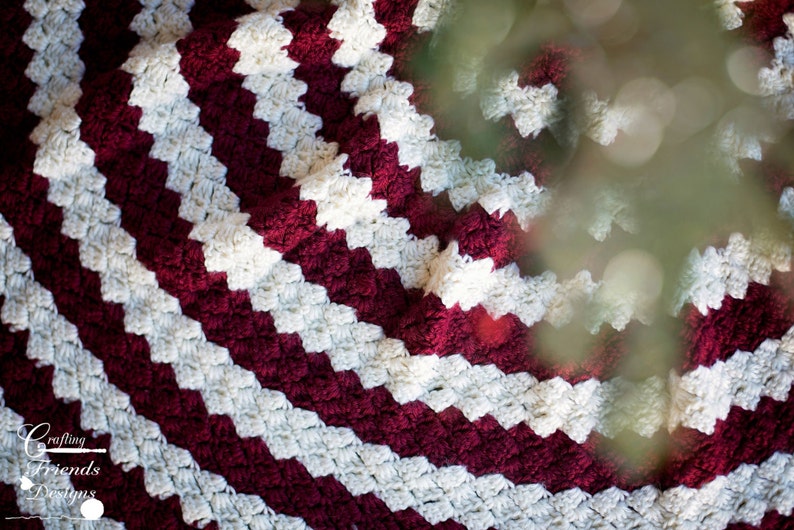 Christmas Crochet Pattern: Christmas Tree Skirt Diamond Christmas Tree Skirt, PDF Instant Download image 1