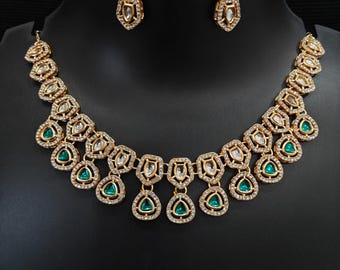 Op Sabyasachi geïnspireerde groen-witte Kundan choker ketting Indiase bruidssieraden bruiloft ketting choker Indiase bruiloft ketting Polki ketting