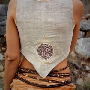 Gilet lutin en soie brute avec patch brodé - Tissé à la main