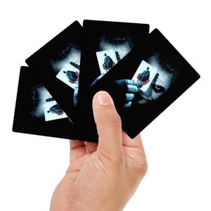 Cartas de póker personalizadas: diseño único de Joker y As, perfectas para noches de juegos, regalos, coleccionables, fiestas temáticas de casino y juegos de cartas.