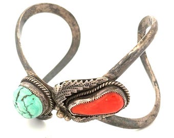 Bracciale vintage in argento sterling con turchese e corallo dei nativi americani. Circa anni '60-'70.