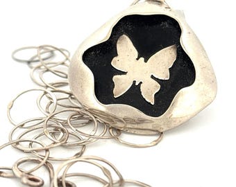 Ciondolo a forma di farfalla sacra Hopi in argento sterling vintage con scatola portaoggetti e catena forgiata a mano.