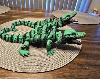 Articulated Alligator Figurine – 3D Printed Desk Pet with Glass Eyes