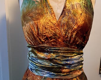 Vestido halter teñido a mano: tie dye dorado y verde, talla mediana