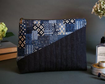 Bolsa de cremallera con cuña de patchwork hecha a mano / Mezclilla acolchada índigo Nara Homespun y orillo japonés