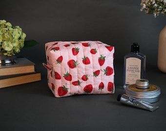 Bolsa grande acolchada tipo caja para picnic con diseño de fresas, hecha a mano y organizador de viaje.