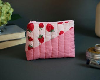 ¡Bolsa pequeña acolchada con cierre de cremallera y diseño de bloques de colores con diseño de picnic de fresas!