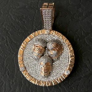 Colgante "No See Evil": colgante redondo helado con diseño de calavera, collar hip hop dorado y plateado, regalo brillante para él, joyería llamativa