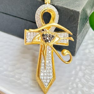 Colgante Ankh del Ojo de Horus para hombre / Collar con diamantes de laboratorio bañado en oro de 14 k / Joyería egipcia / Regalo de cumpleaños para él