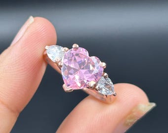 2.6カラットのハートカットピンクサファイアラボクリエイトダイヤモンドリング、ヴィンテージスタイルのピンクハートシェイプの婚約指輪、彼女への記念日の贈り物