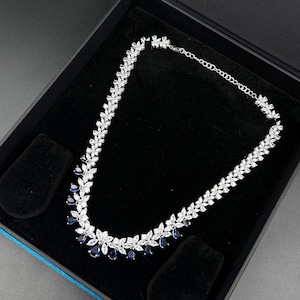 Collana con diamanti creati in laboratorio da 20 carati, zaffiro blu a goccia e foglia, placcatura in oro 14 carati, argento 925, gioiello da sposa, regalo di anniversario per lei