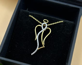 Ciondolo a forma di angelo con diamanti da laboratorio da 2 ct / Collana con ciondolo a forma di angelo / Argento 925 placcato oro // Regalo religioso per lei, regalo di compleanno per lei