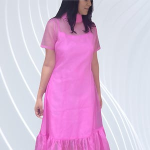 Schiere Rosa Organza Maxi Kleid Rüschensaum Kleid Formelle Abendgarderobe, Hochzeitsgast Outfit, Urlaub Abendessen & Weihnachtskleid Besondere Anlässe