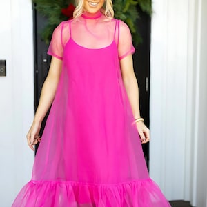 Verträumtes rosa schieres Organza-Maxikleid - Stehkragenkleid mit Rüschensaum, Brauthochzeit & Feiertagsweihnachtsgeschenk für Sie