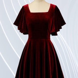 Mini abito in velluto da donna, abito svasato con maniche asimmetriche, stile vintage francese, abito da invitata a un matrimonio, abito da damigella d'onore per la sera.
