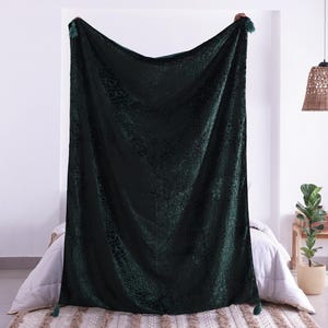 Emerald Green Burnout Velvet Throw Blanket With Tassels, Boho Velvet Sofa Couch Throw For Living Room Christmas Gift Luxury Throw 50x70 Inch