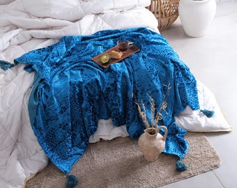 Teal Blue Burnout Velvet Throw Blanket With Tassels, Boho Soft Velvet Sofa Couch Throw For Bedroom  Christmas Gift Luxury Throw 50x70 Inch