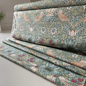 Tissu en coton turquoise Strawberry Thief : William Morris Kelmscott Collection