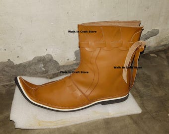 Botas medievales de cuero hechas a mano / Diseño de punta afilada / Calzado para disfraces de LARP.