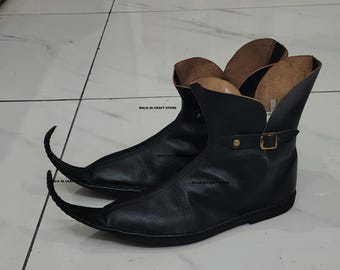 Botas renacentistas con punta curvada / Calzado de fantasía de cuero medieval hecho a mano / Zapatos de cosplay y LARP.