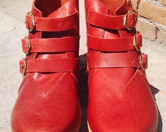 Triple Buckle Medieval Boots – Handmade Red Leather Ankle Shoes for LARP, Cosplay & Renaissance Fair.