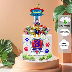 Może przedstawiać: Biały ceramiczny kubek z czarnym uchwytem i napisem "But First, Coffee" czarną, odręczną czcionką. Kubek stoi na białej powierzchni.