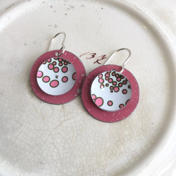 Mooi in Pink Tin Disc Oorbellen, Sterling Ear Wires, 10th Anniversary, Light Weight