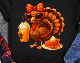 PNG de pavo con especias de calabaza / Lindo diseño de pavo para niña de Acción de Gracias / Sublimación para amantes del café de otoño / PNG de camiseta de pastel de calabaza de otoño