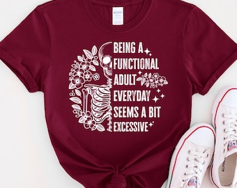 Ein funktionaler Erwachsener zu sein Jeden Tag scheint ein bisschen übertrieben zu sein Shirt Geschenk, Erwachsenen Humor Shirt, Erwachsenen T-Shirt, Tag trinken T-Shirt, lustiges Frauen Outfit