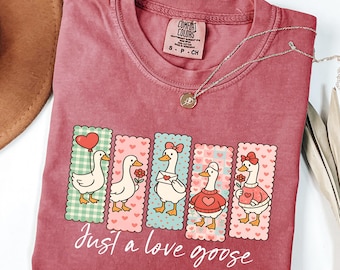Camiseta de San Valentín "Just a Love Goose" de Comfort Colors®, divertida camiseta de San Valentín, divertida camiseta de "Silly Goose", un bonito regalo para amantes de los gansos.