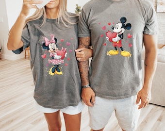 Camiseta retro de Mickey Mouse Comfort Colors®, camiseta clásica de pareja con pose de Mickey y Minnie Mouse de Disney, camiseta a juego de pareja de Disney, camiseta de Disneyland